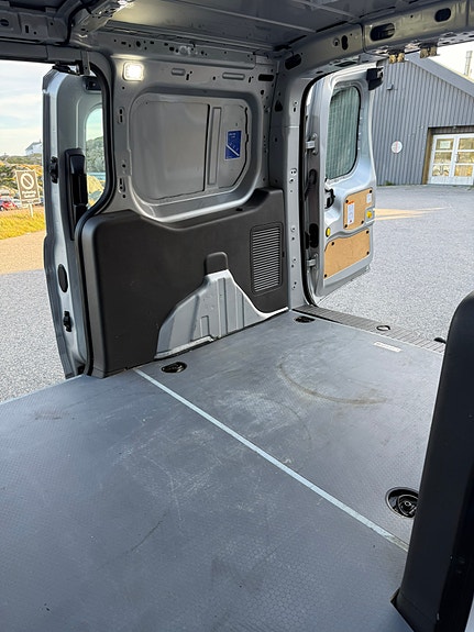 Ford Transit Connect 14 of 30
