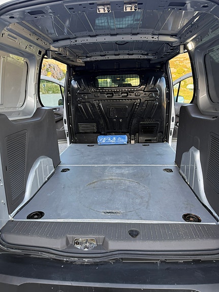 Ford Transit Connect 15 of 30