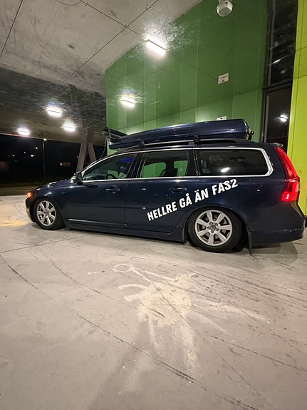 Volvo V70 2 of 12