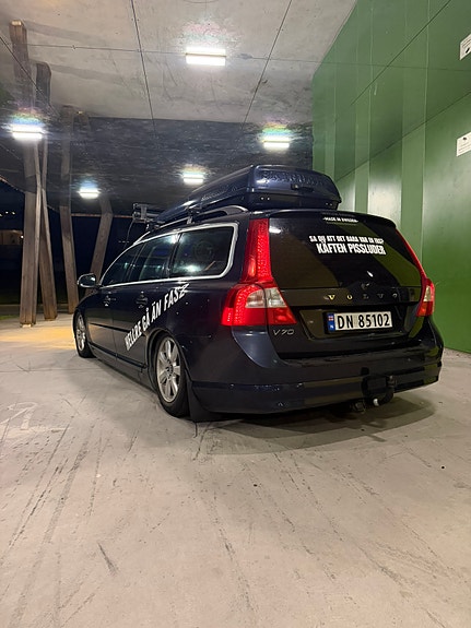 Volvo V70 3 of 12