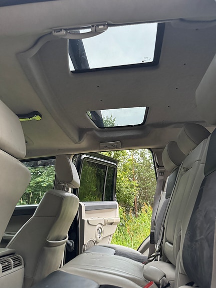 Jeep Commander 12 of 17