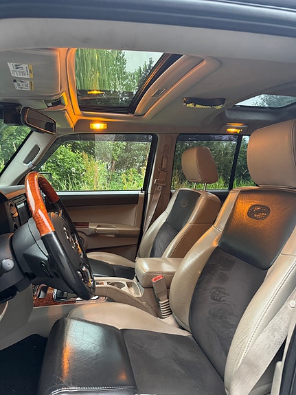 Jeep Commander 8 of 17