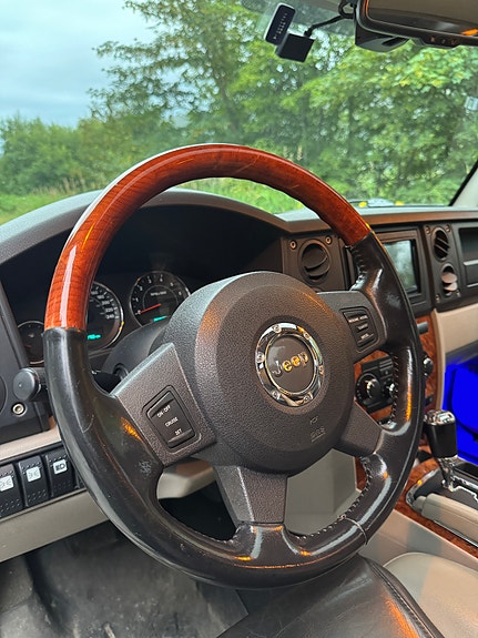 Jeep Commander 9 of 17