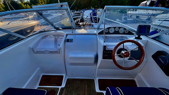 Oceanmaster 620DC i god stand med 140 Suzuki 22 of 30