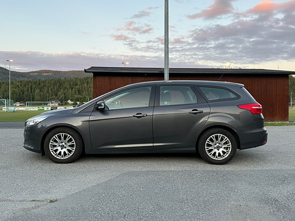 Ford Focus 2 of 13