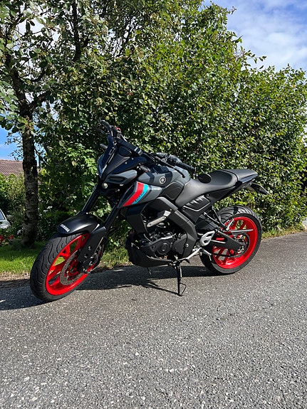 Yamaha MT-125 3 of 30