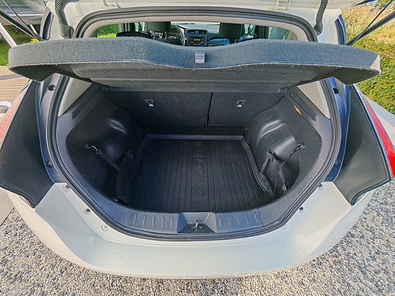 Nissan Leaf 26 of 30