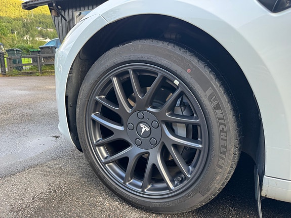 Tesla Model 3 26 of 29
