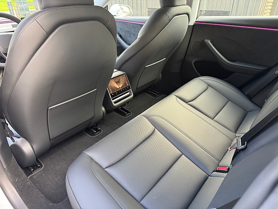 Tesla Model 3 19 of 29
