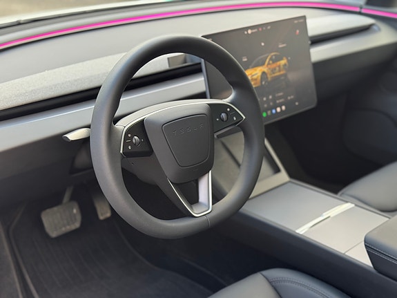 Tesla Model 3 13 of 29