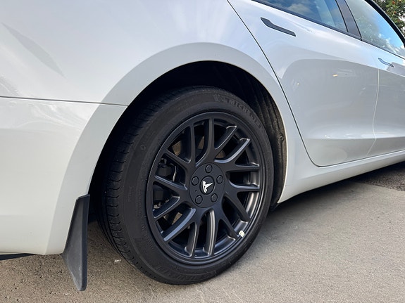 Tesla Model 3 27 of 29