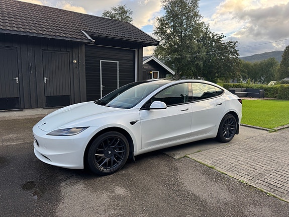 Tesla Model 3 2 of 29