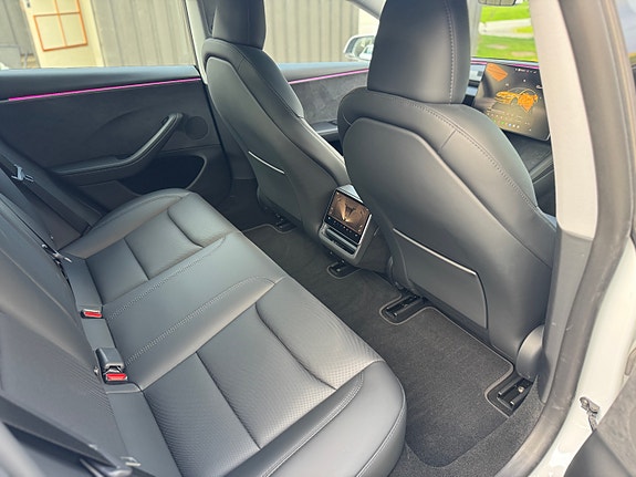 Tesla Model 3 22 of 29
