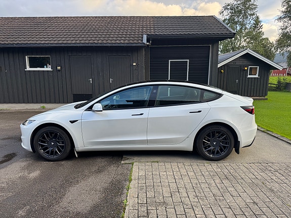 Tesla Model 3 3 of 29