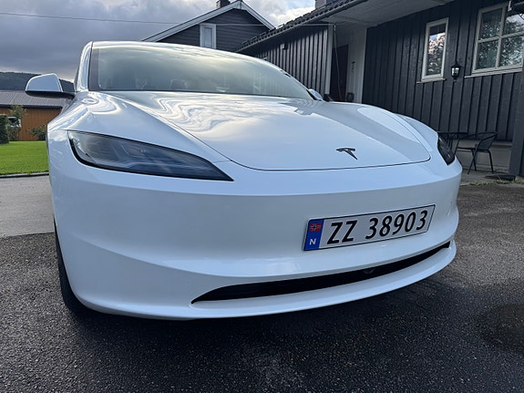 Tesla Model 3 10 of 29