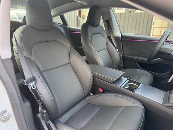 Tesla Model 3 18 of 29