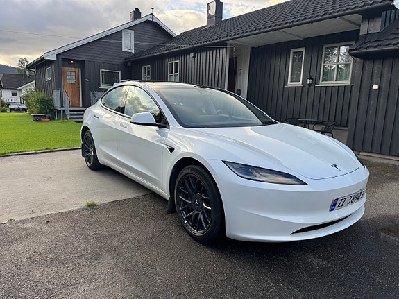 Tesla Model 3 9 of 29