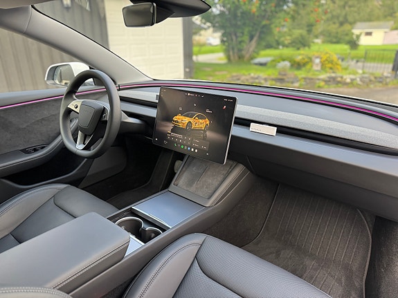 Tesla Model 3 17 of 29