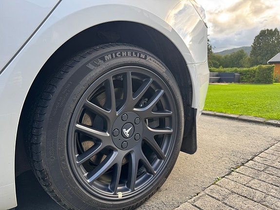 Tesla Model 3 29 of 29