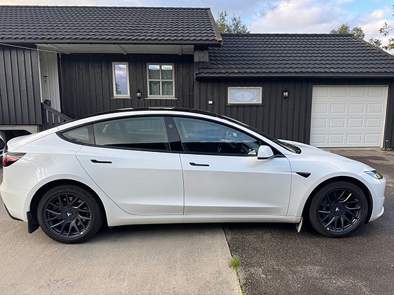 Tesla Model 3 8 of 29