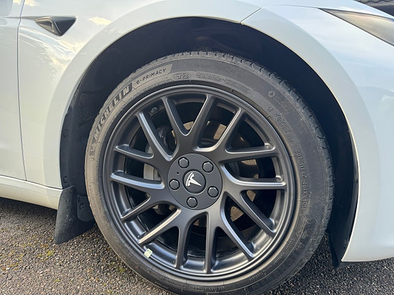 Tesla Model 3 28 of 29