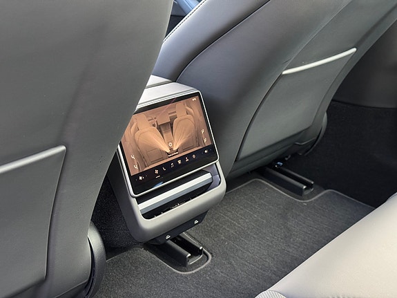 Tesla Model 3 20 of 29