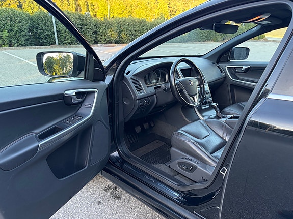 Volvo XC60 11 of 30