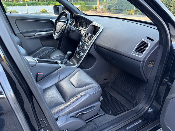Volvo XC60 14 of 30