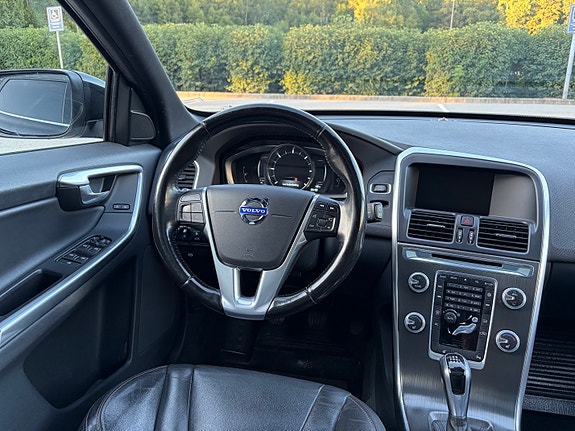 Volvo XC60 16 of 30