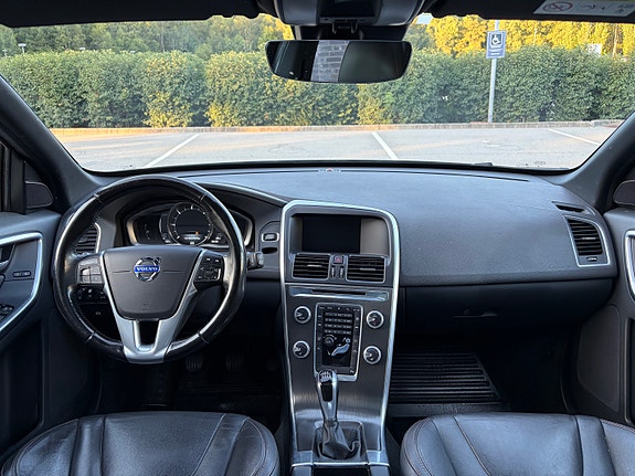 Volvo XC60 15 of 30