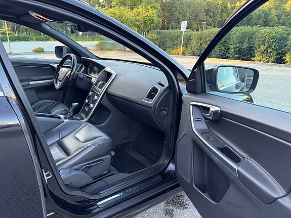 Volvo XC60 13 of 30