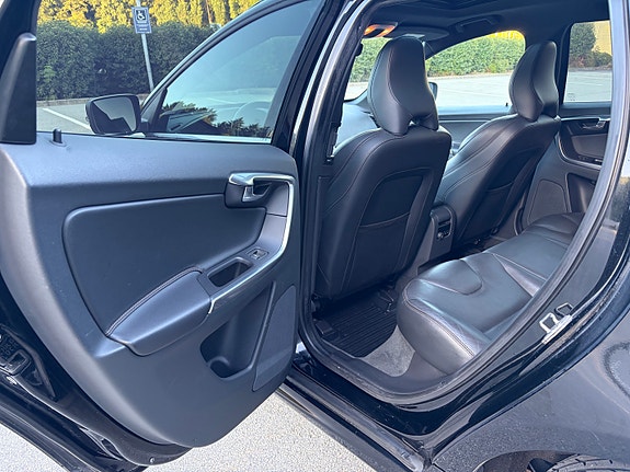 Volvo XC60 18 of 30