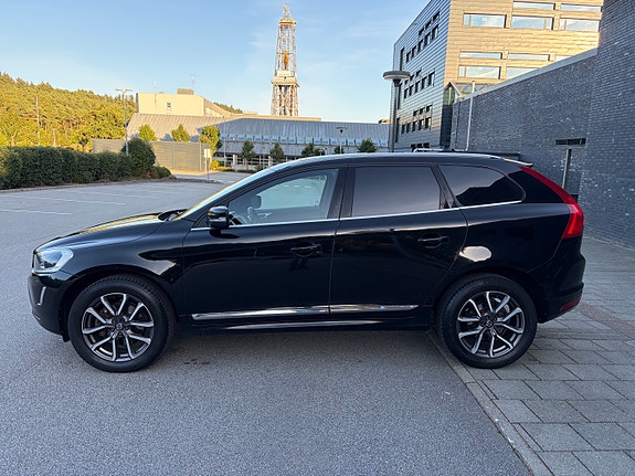 Volvo XC60 2 of 30