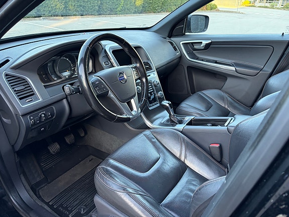 Volvo XC60 12 of 30