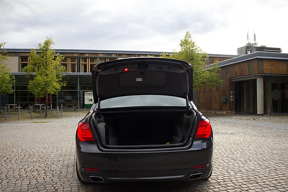 BMW 740d 7 of 22
