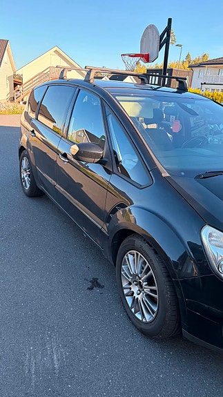 Ford S-MAX 7 of 30