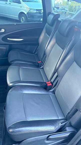 Ford S-MAX 9 of 30