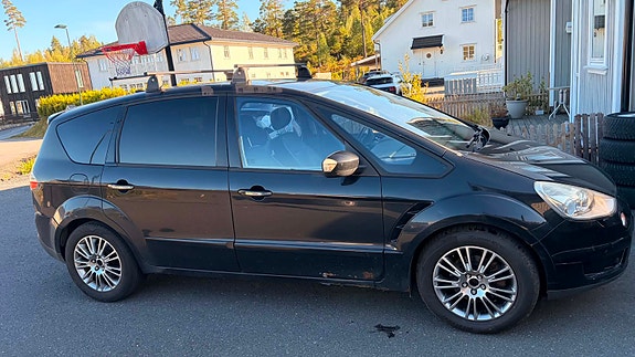 Ford S-MAX 6 of 30