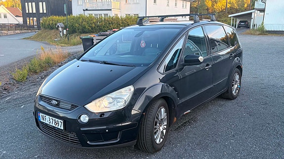 Ford S-MAX 2 of 30