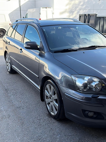 Toyota Avensis 9 of 23