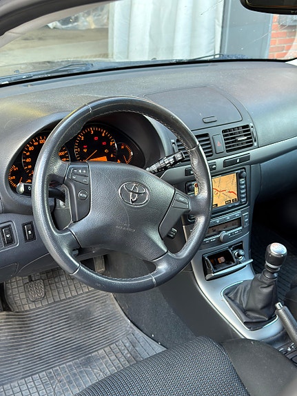 Toyota Avensis 18 of 23