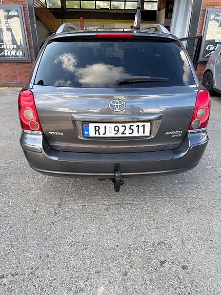 Toyota Avensis 20 of 23