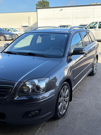 Toyota Avensis 8 of 23