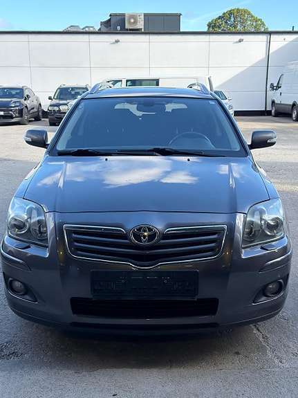 Toyota Avensis 10 of 23