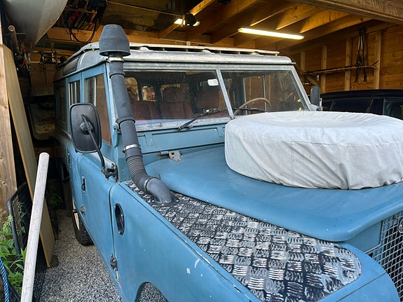 Land Rover 109 12 of 19
