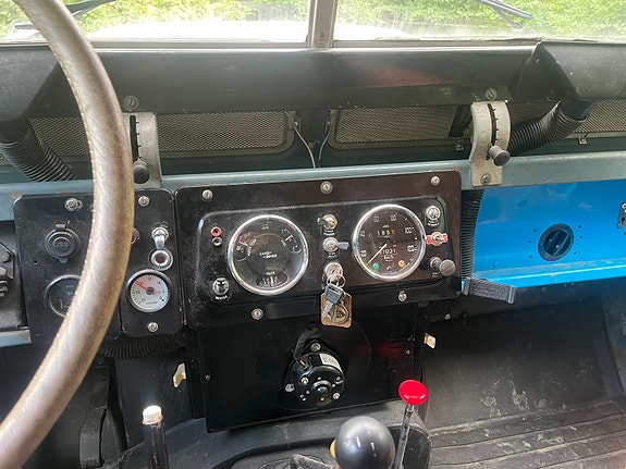 Land Rover 109 15 of 19