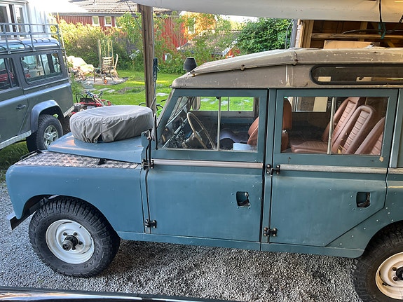 Land Rover 109 10 of 19