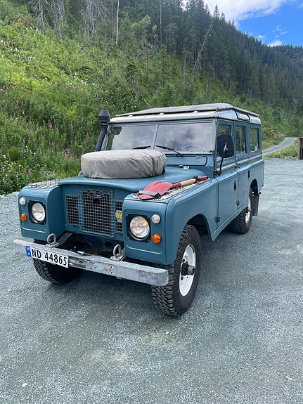 Land Rover 109 4 of 19