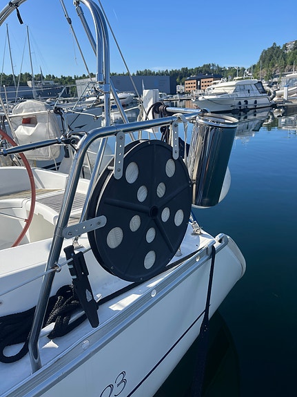 Pent holdt 2005 mod. Beneteau Oceanis Clipper 323 – Ligger i Leangbukta i Asker 6 of 30
