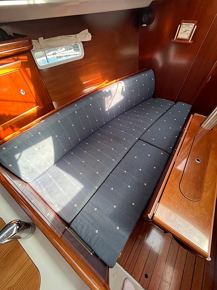 Pent holdt 2005 mod. Beneteau Oceanis Clipper 323 – Ligger i Leangbukta i Asker 23 of 30